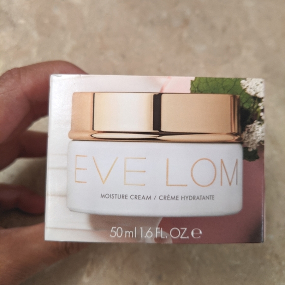 Eve Lom moisture cream - Picture 1 of 3
